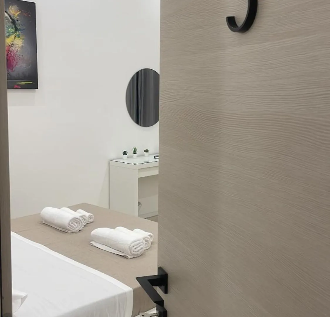 פלרמו Valguarnera Suites & Apartments 0*,